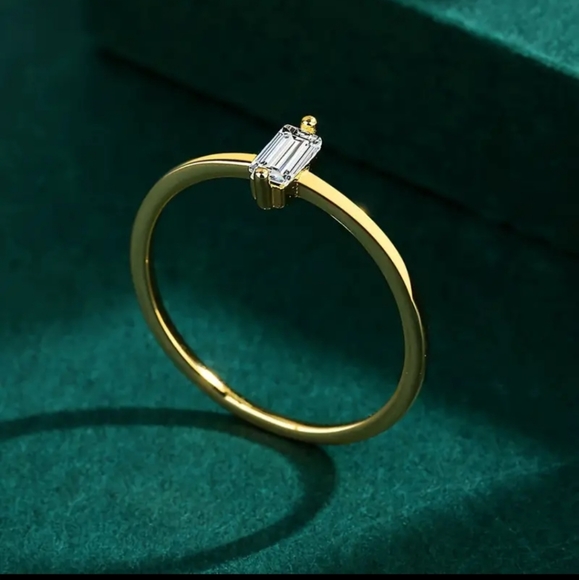 Gorgeous and Elegant 925 Sterling Silver Ring for Her. - Picture 3 of 6